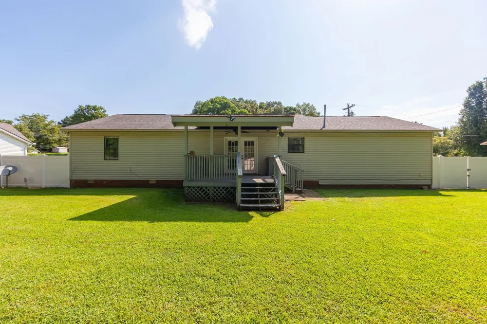 19 Dyer Creek Ln Jackson, TN 38305