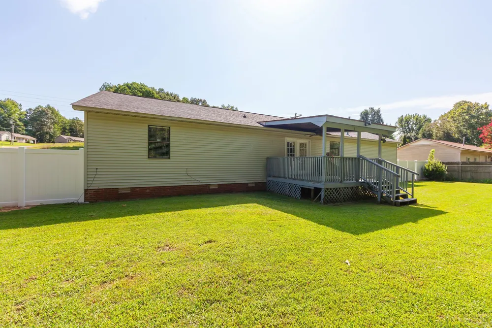 19 Dyer Creek Ln Jackson, TN 38305