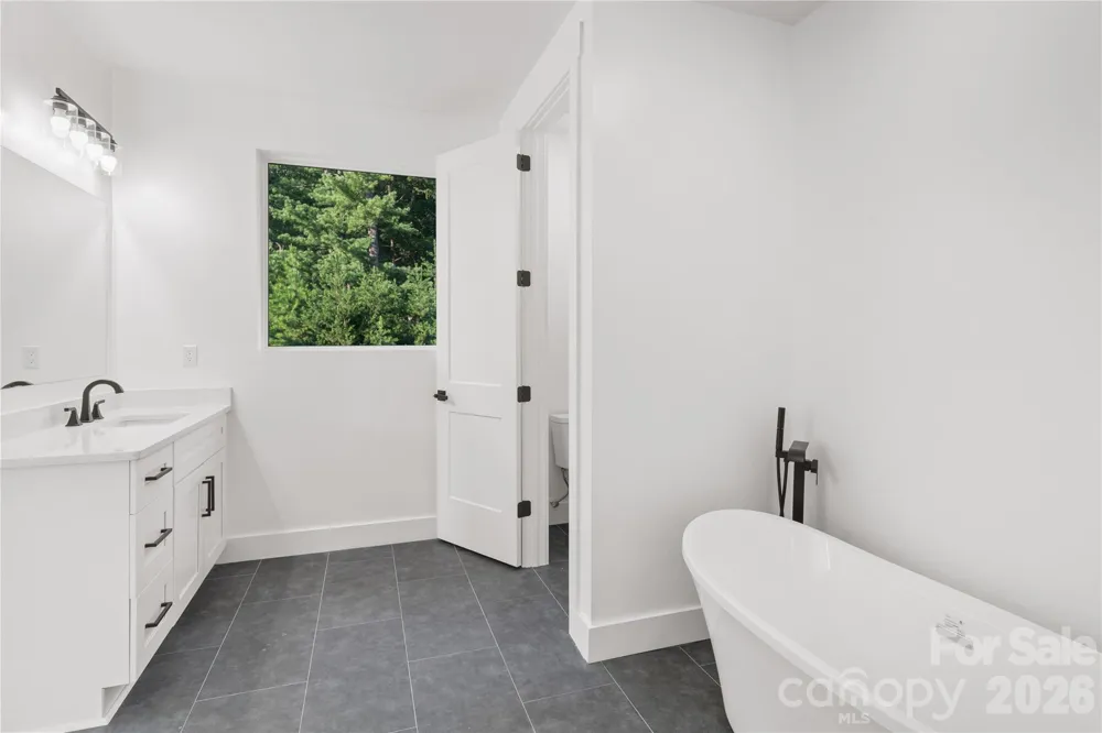 1207 39th Avenue NE Hickory, NC 28601