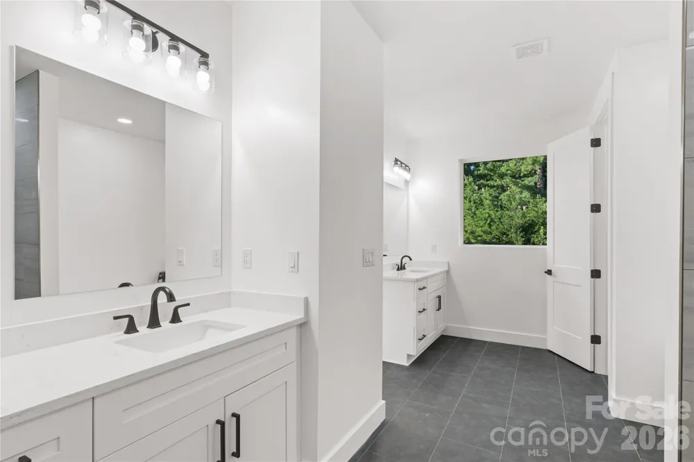 1207 39th Avenue NE Hickory, NC 28601