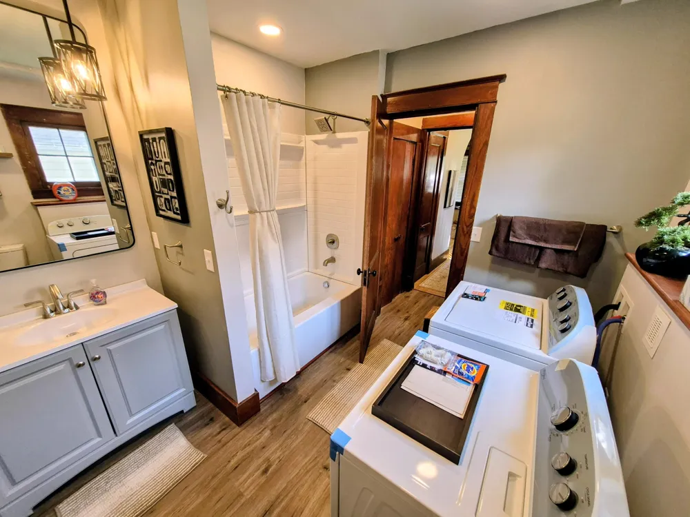 1211 Wayside Road Kalamazoo, MI 49048