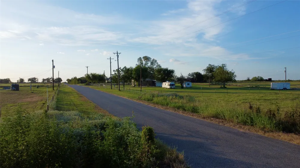 6447 Gander Slough Road Kingsbury, TX 78638