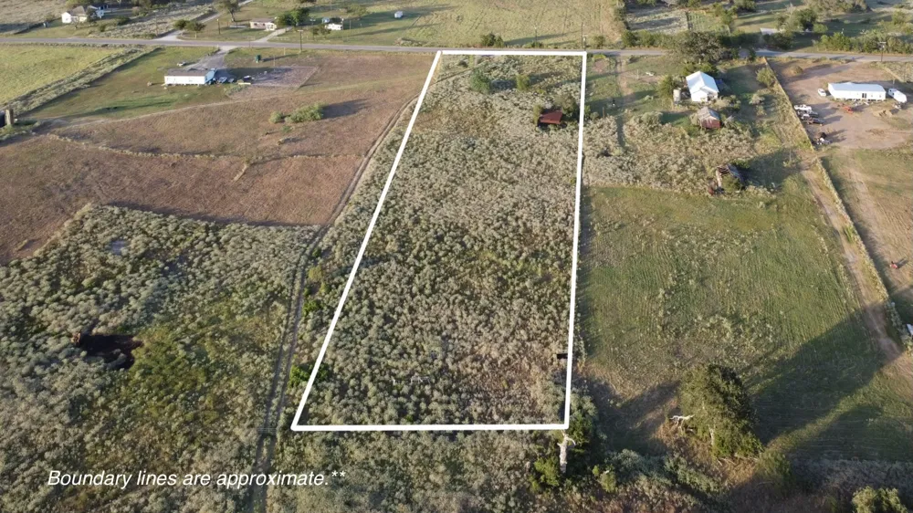 6447 Gander Slough Road Kingsbury, TX 78638