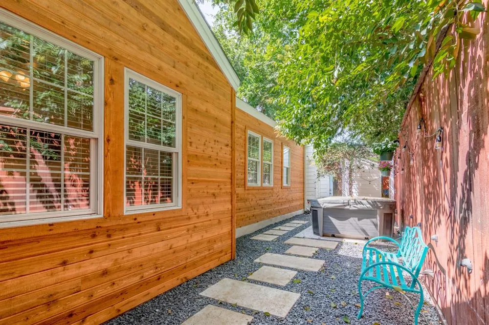 1003 E 39th Street Austin, TX 78751