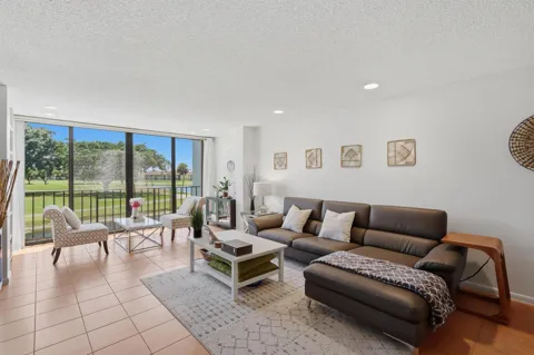 4489 LUXEMBURG COURT #202