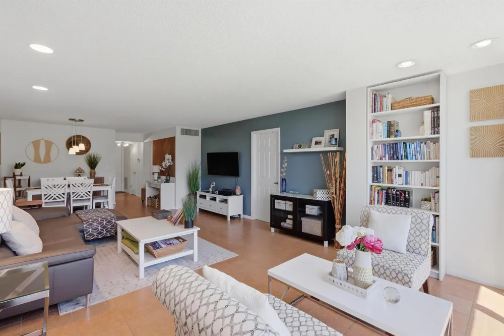 4489 Luxemburg Court #202 Lake Worth, FL 33467