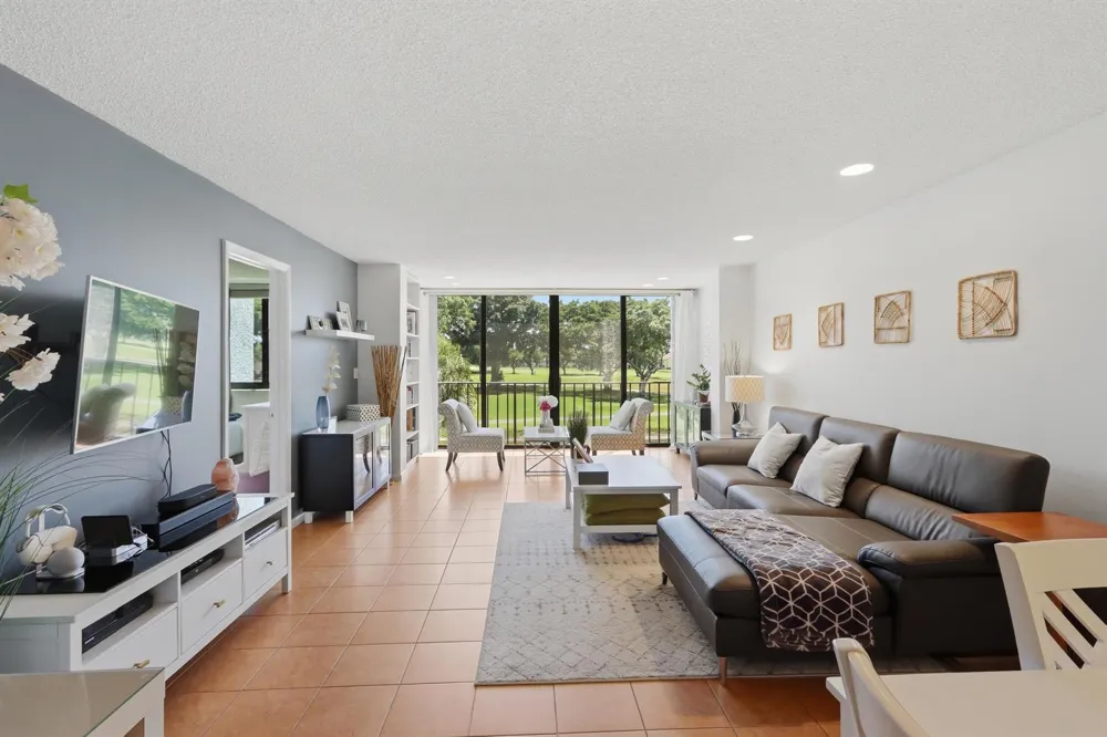 4489 Luxemburg Court #202 Lake Worth, FL 33467