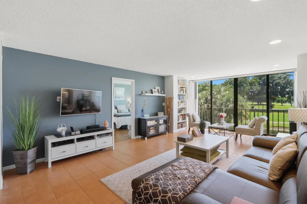 4489 Luxemburg Court #202 Lake Worth, FL 33467