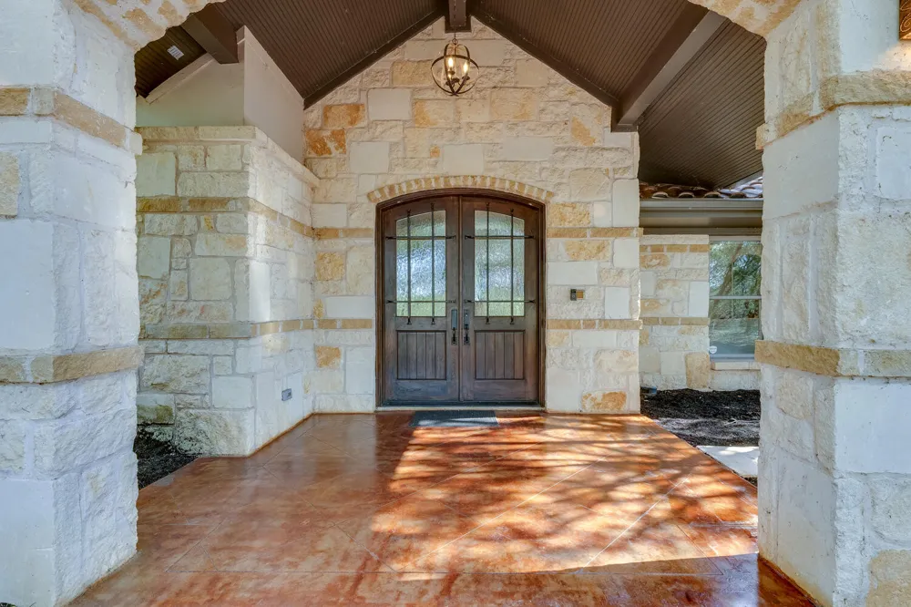 813 Moonlight Bay Drive Spicewood, TX 78669
