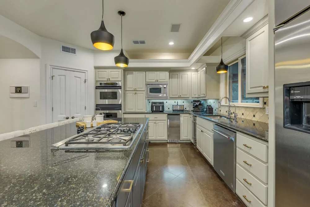 813 Moonlight Bay Drive Spicewood, TX 78669