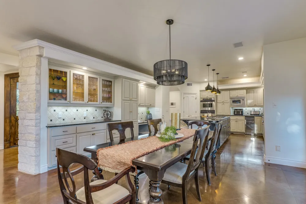 813 Moonlight Bay Drive Spicewood, TX 78669