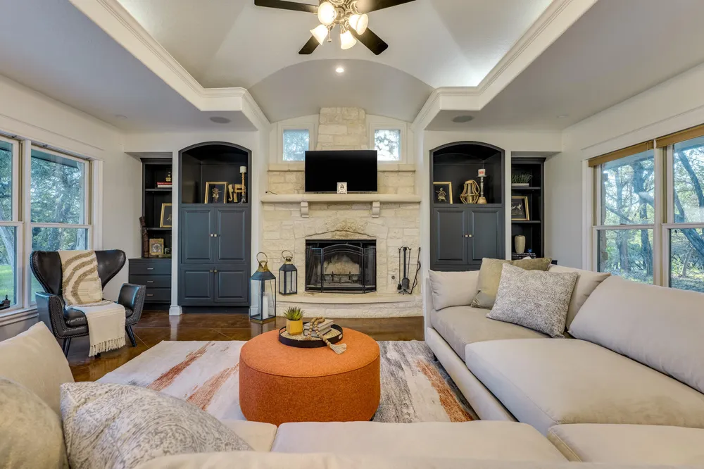 813 Moonlight Bay Drive Spicewood, TX 78669