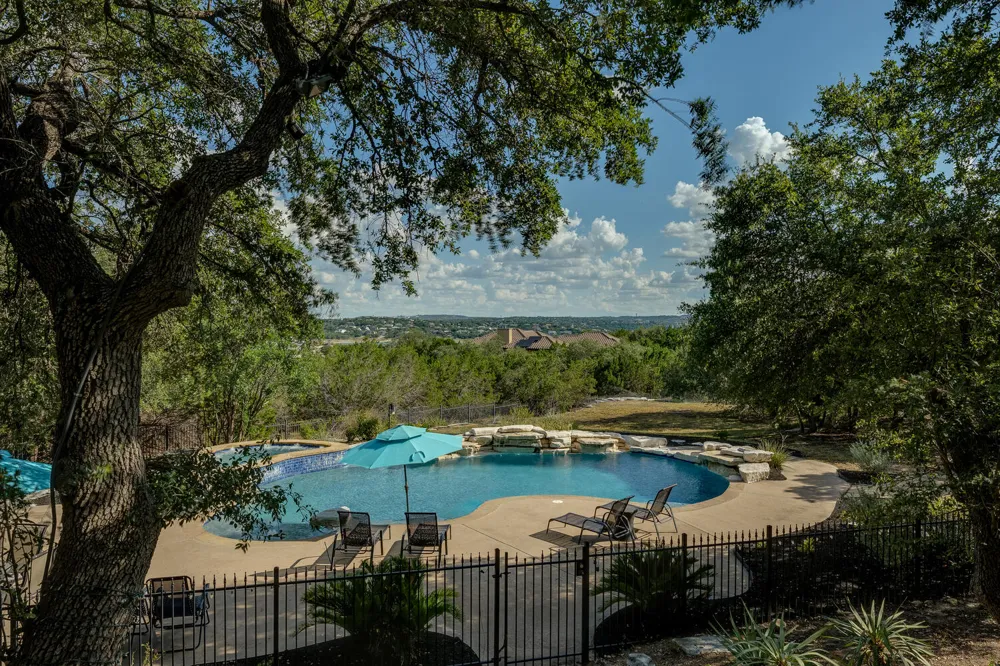 813 Moonlight Bay Drive Spicewood, TX 78669