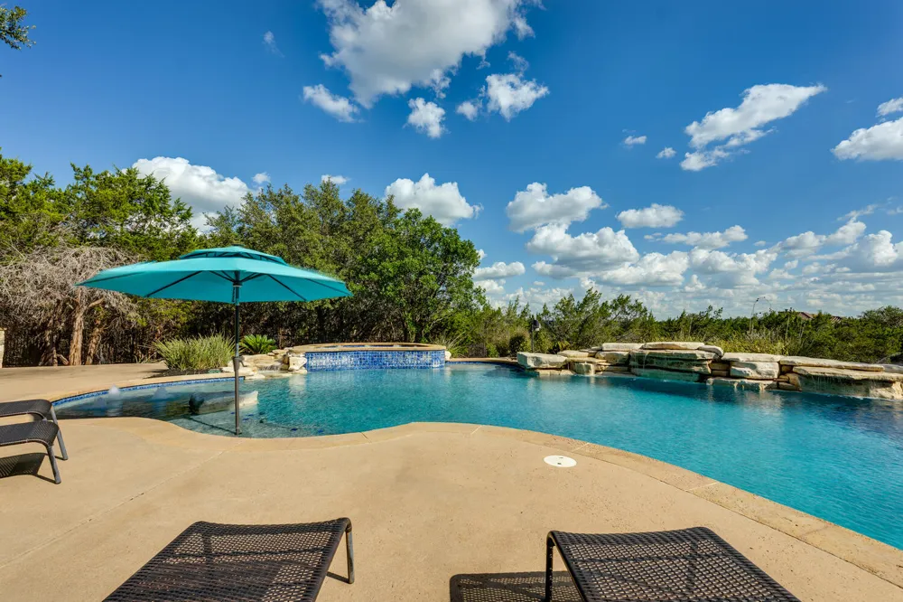 813 Moonlight Bay Drive Spicewood, TX 78669
