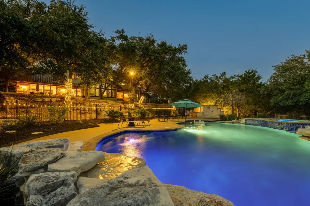 813 Moonlight Bay Drive Spicewood, TX 78669