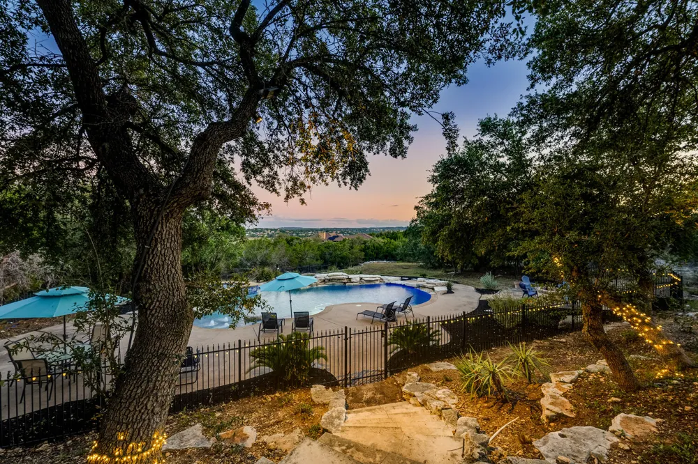 813 Moonlight Bay Drive Spicewood, TX 78669