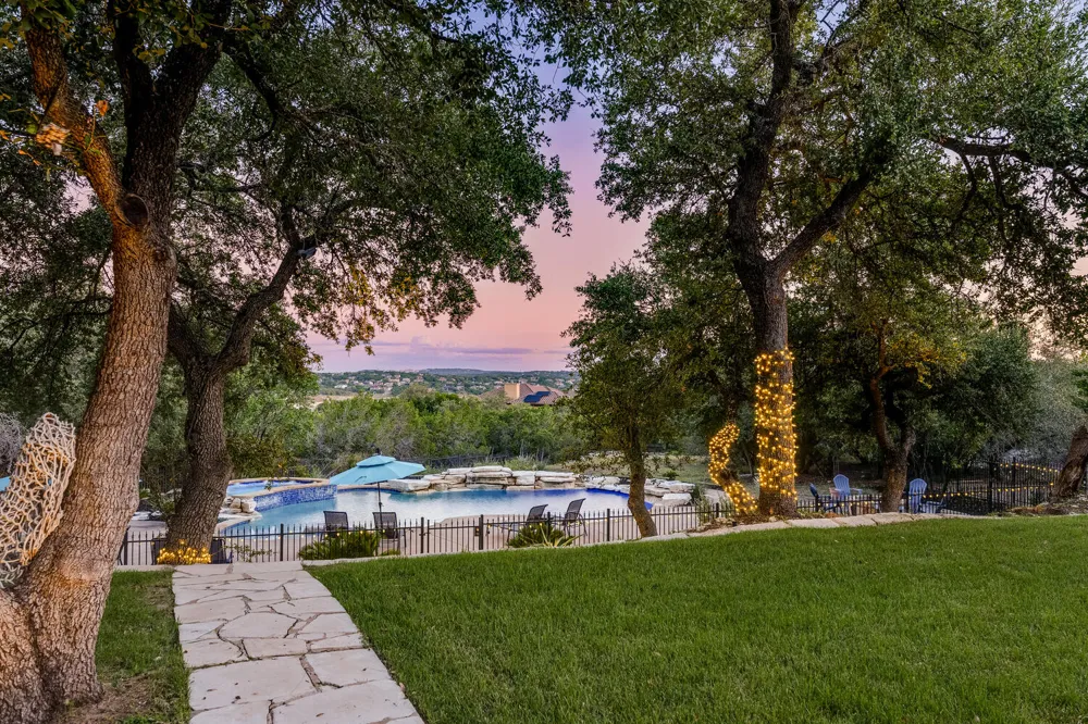 813 Moonlight Bay Drive Spicewood, TX 78669