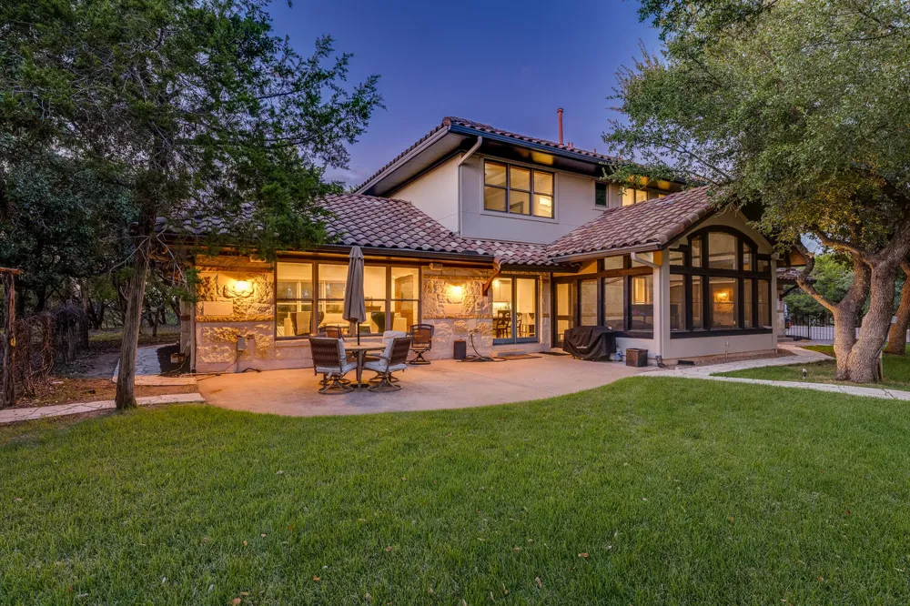813 Moonlight Bay Drive Spicewood, TX 78669