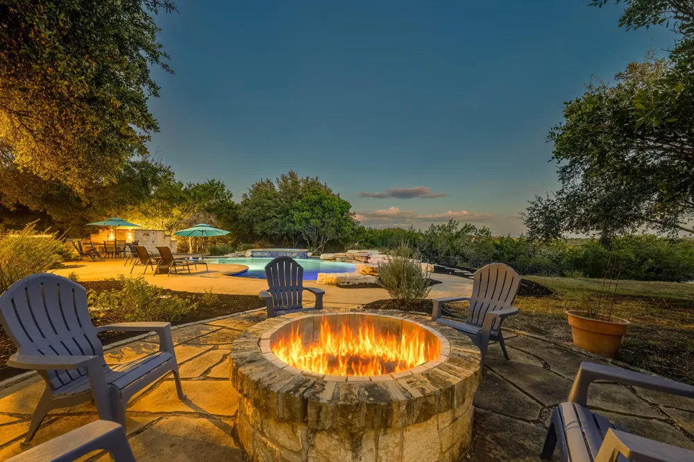 813 Moonlight Bay Drive Spicewood, TX 78669