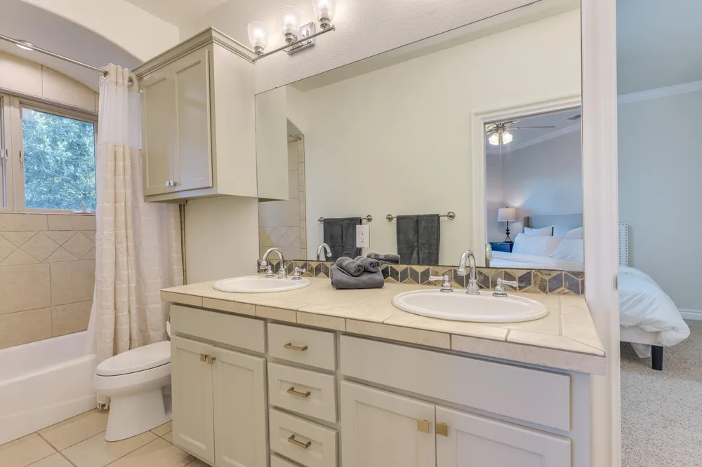 813 Moonlight Bay Drive Spicewood, TX 78669