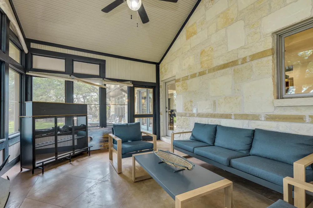 813 Moonlight Bay Drive Spicewood, TX 78669