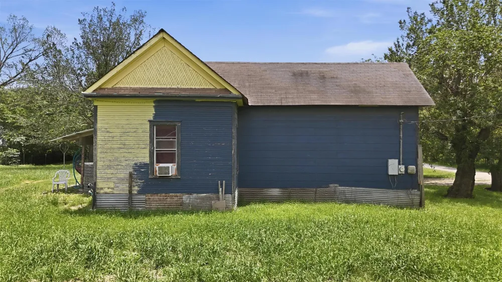 148 Brenham Street McDade, TX 78650