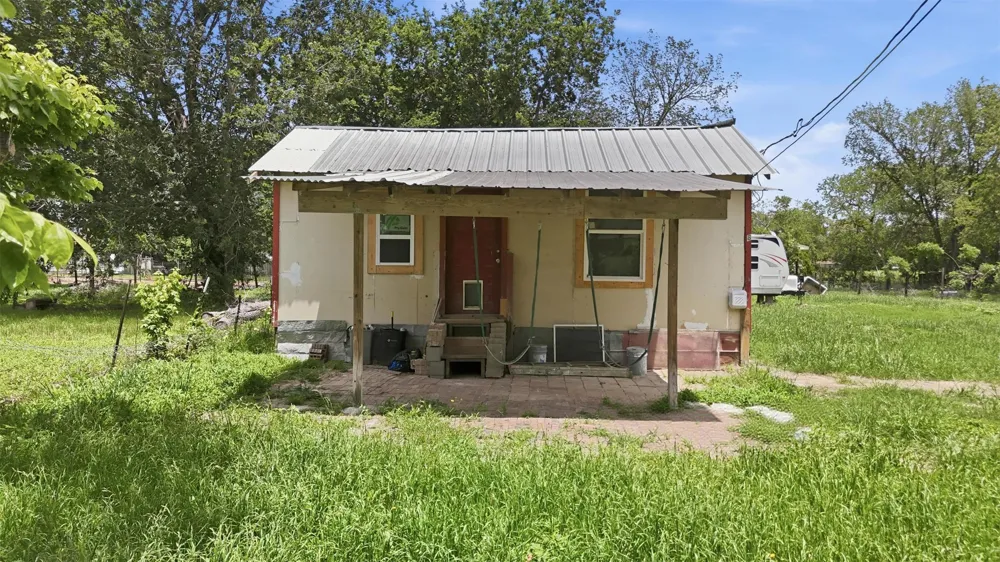 148 Brenham Street McDade, TX 78650