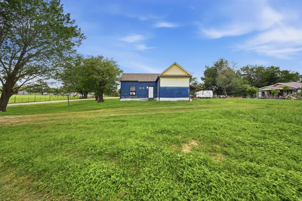 148 Brenham Street McDade, TX 78650