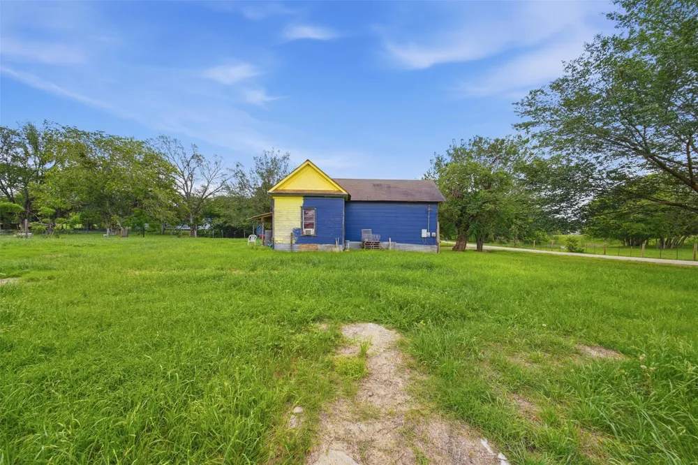 148 Brenham Street McDade, TX 78650