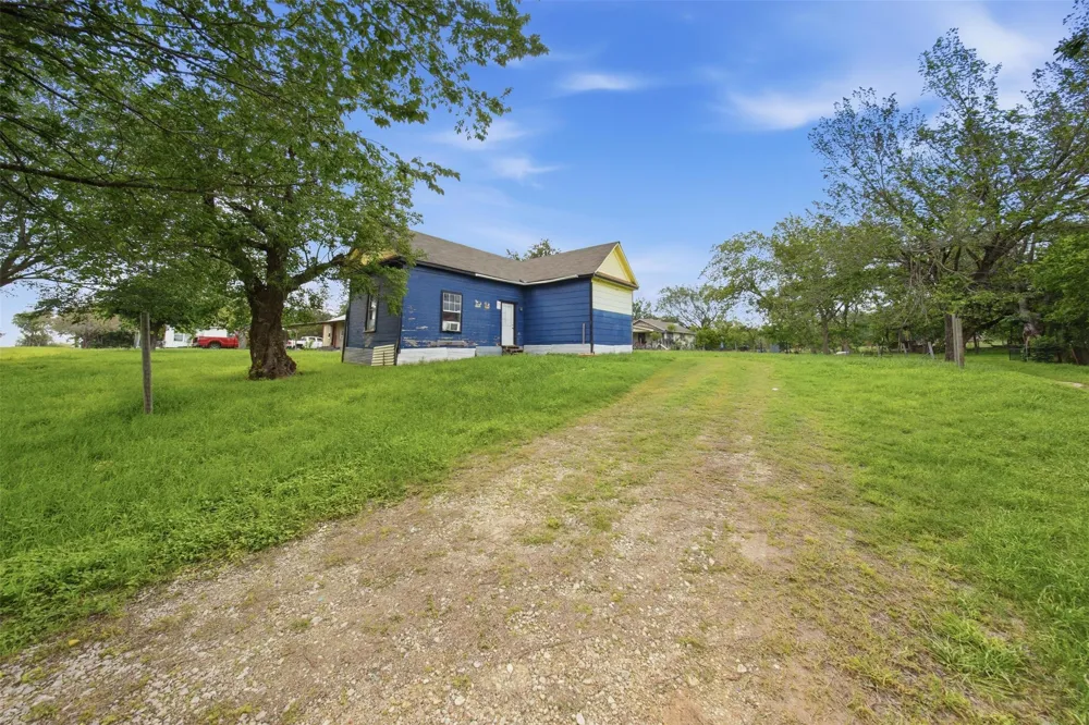 148 Brenham Street McDade, TX 78650