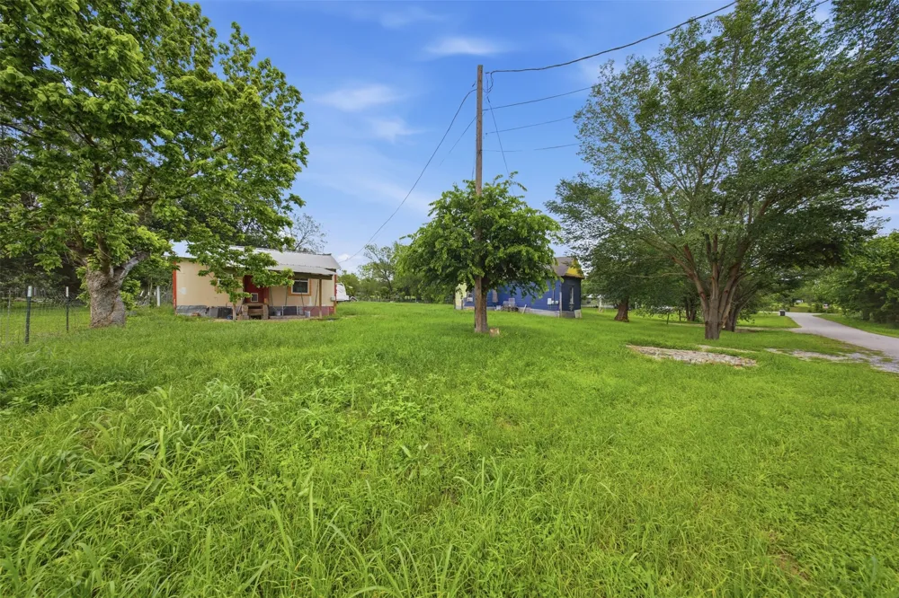 148 Brenham Street McDade, TX 78650