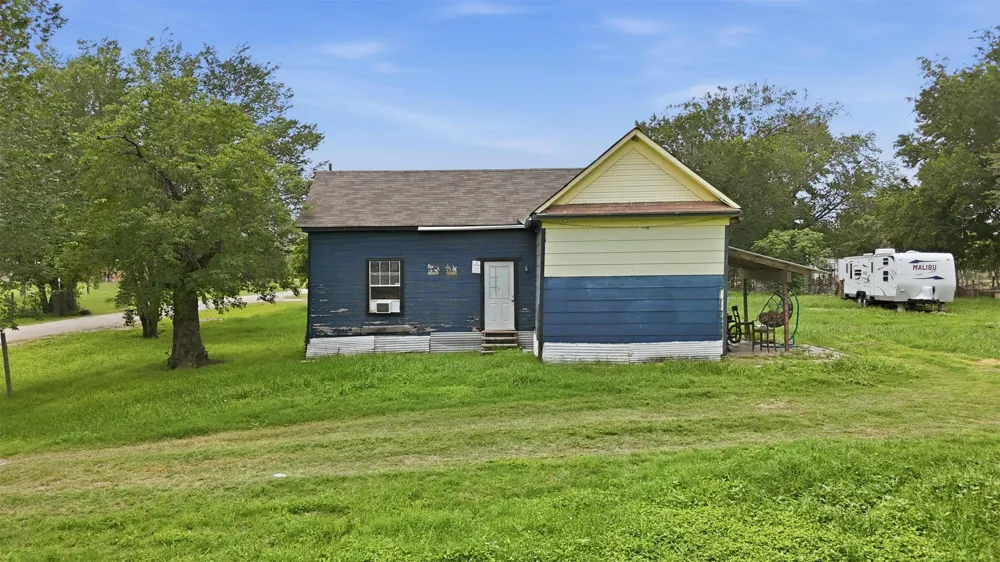 148 Brenham Street McDade, TX 78650