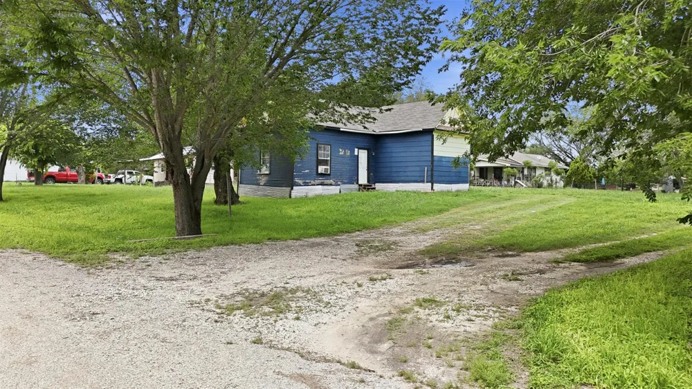 148 Brenham Street McDade, TX 78650