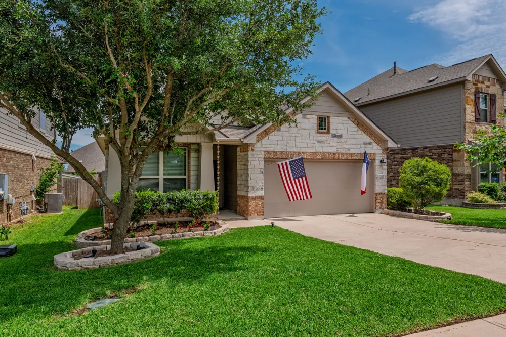 2701 Auburn Chestnut Lane Pflugerville, TX 78660