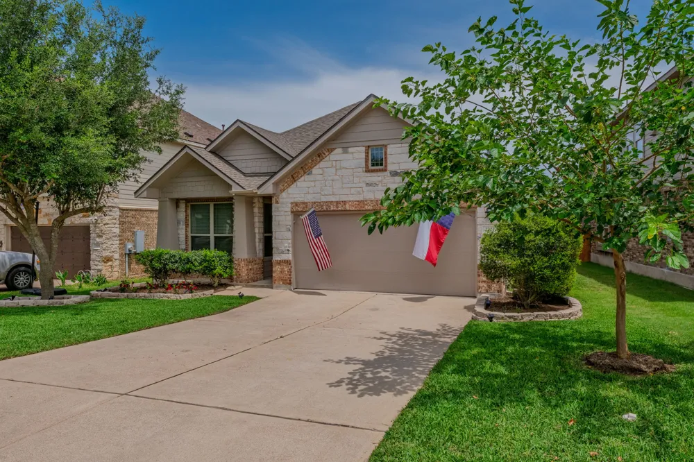 2701 Auburn Chestnut Lane Pflugerville, TX 78660