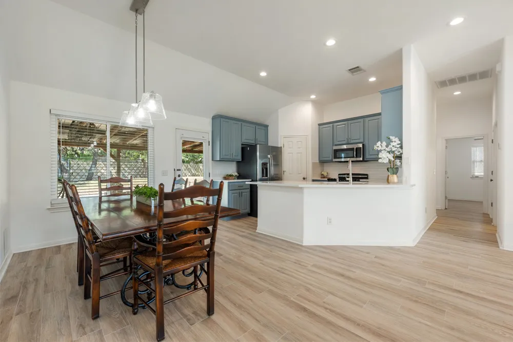 10114 Janet Loop Dripping Springs, TX 78620