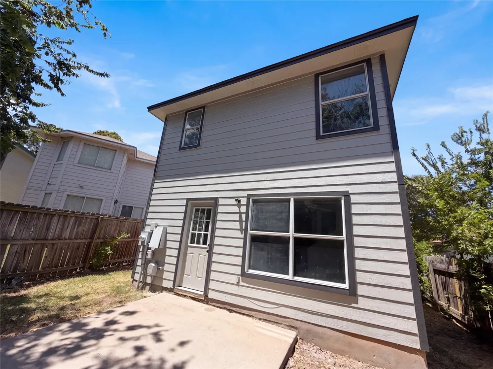 1555 Parkfield Circle Round Rock, TX 78664