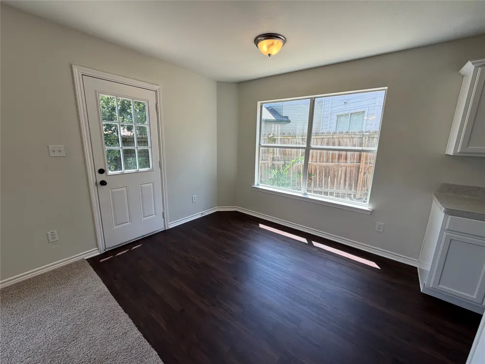 1555 Parkfield Circle Round Rock, TX 78664