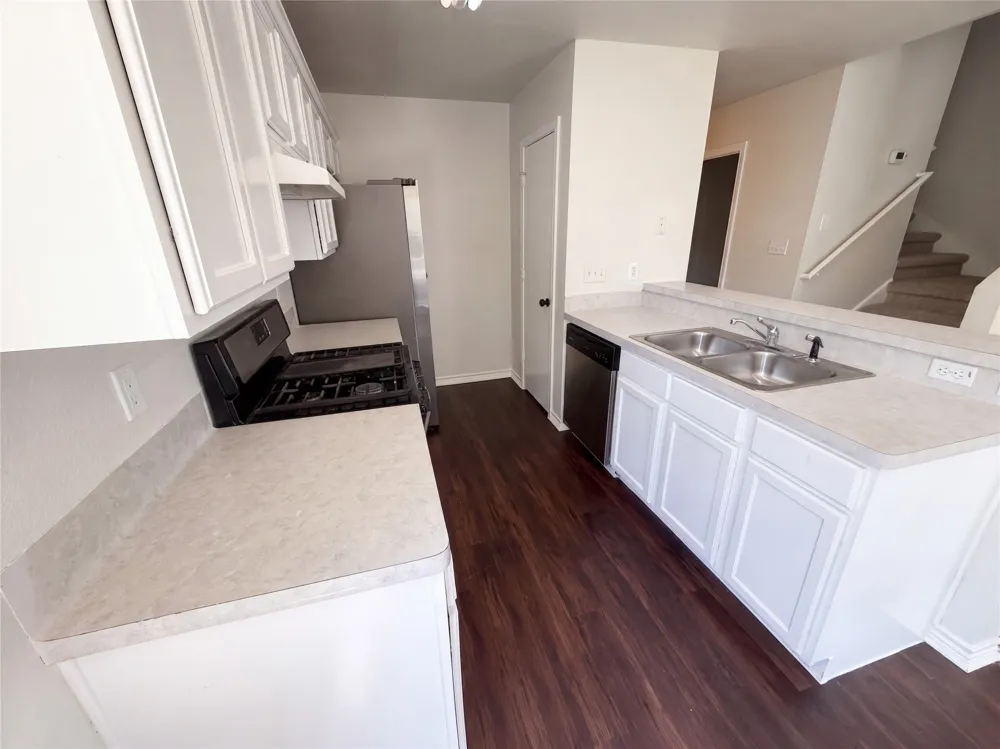 1555 Parkfield Circle Round Rock, TX 78664