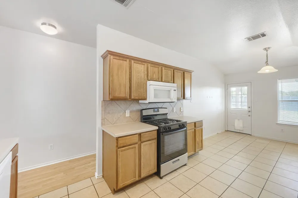 140 Plumbago Cove Buda, TX 78610