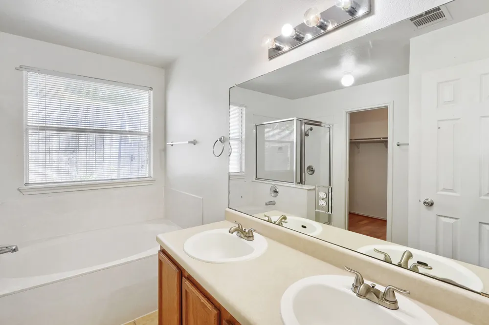 140 Plumbago Cove Buda, TX 78610