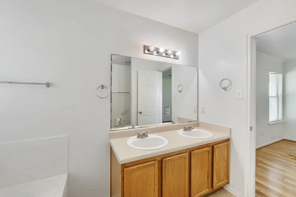 140 Plumbago Cove Buda, TX 78610