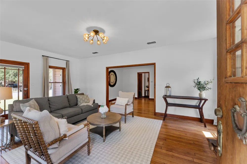 909 E Liberty Avenue Round Rock, TX 78664