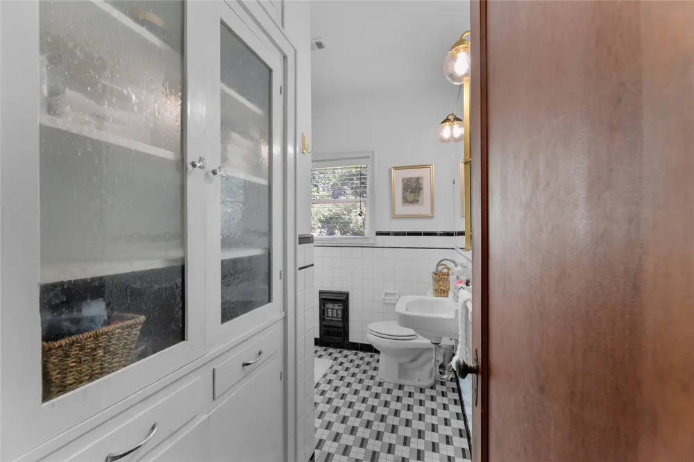 909 E Liberty Avenue Round Rock, TX 78664