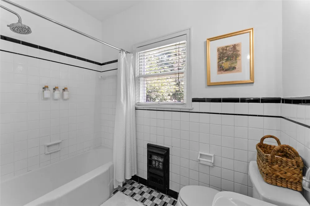 909 E Liberty Avenue Round Rock, TX 78664