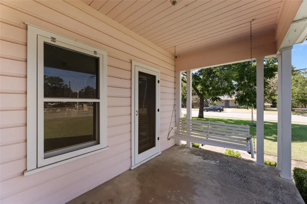 909 E Liberty Avenue Round Rock, TX 78664
