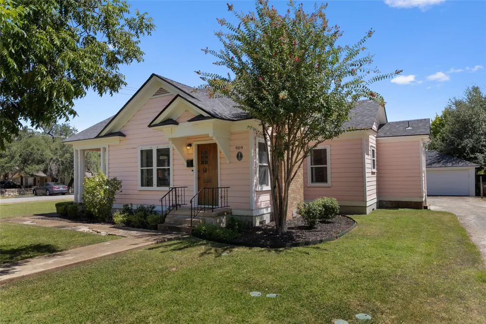 909 E Liberty Avenue Round Rock, TX 78664