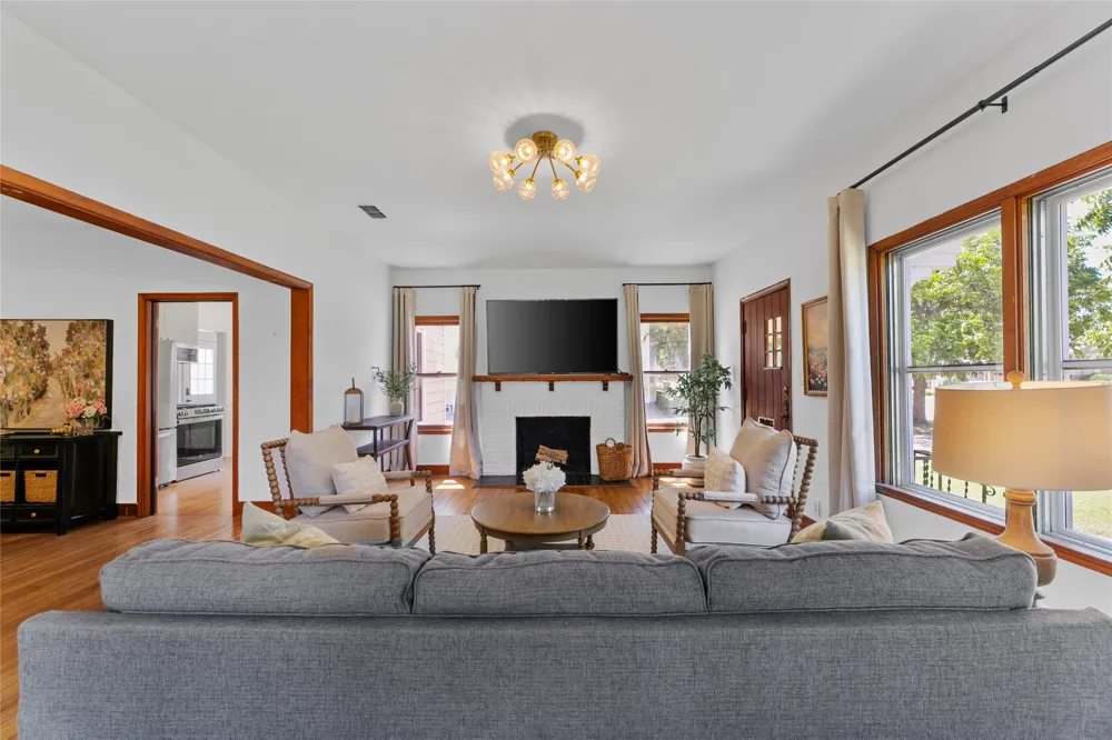 909 E Liberty Avenue Round Rock, TX 78664