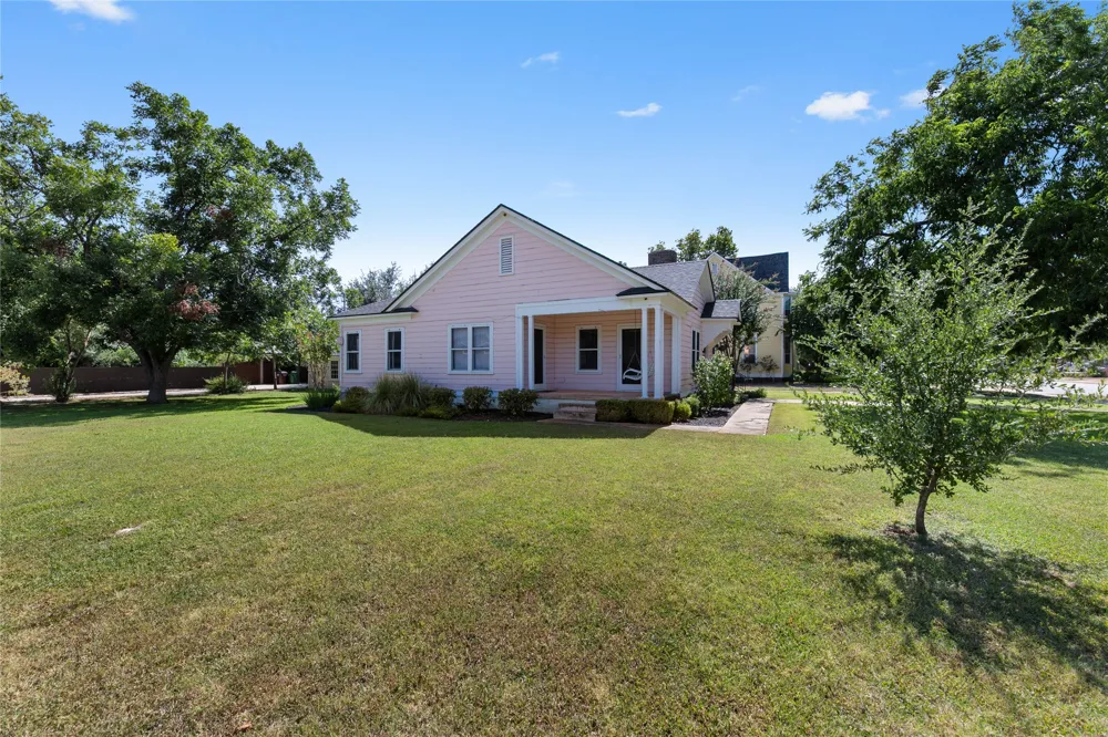 909 E Liberty Avenue Round Rock, TX 78664