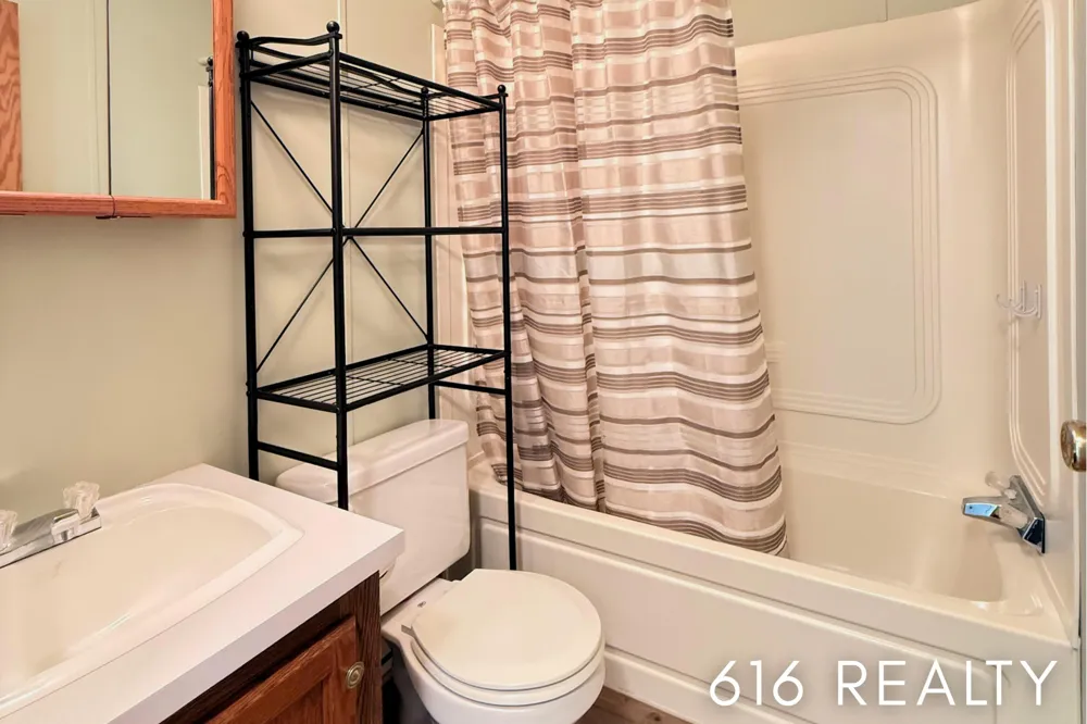 1382 Beaver Dam Drive NE Plainfield Charter Township, MI 49306